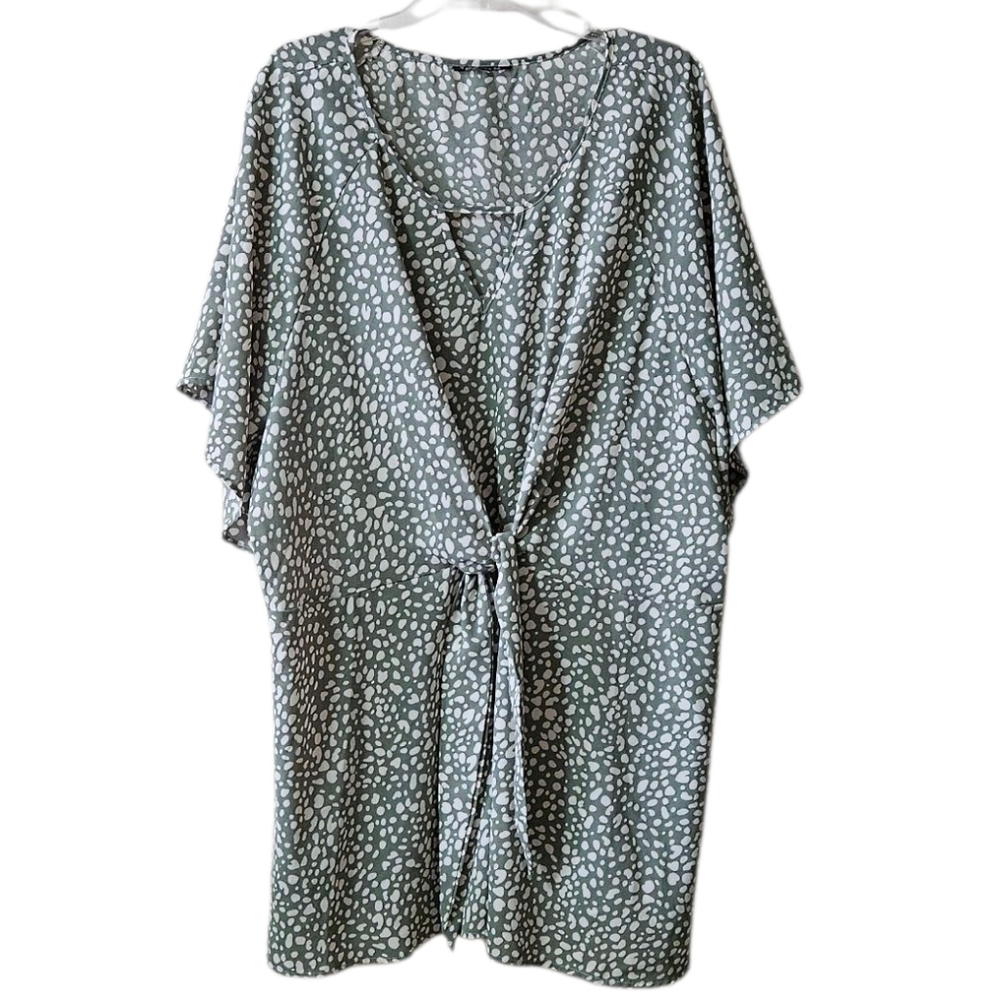 $5 If Bundled! BloomChic Light Green and White Patterned Top